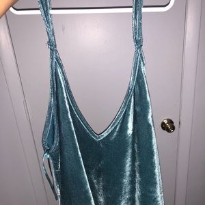 Loose and velvet Tobi top